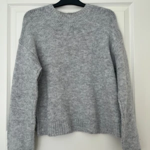 Stickad tröja  - Stickad tröja från shein, lite stor i storleken