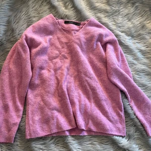 Stickad tröja från vero moda - Rosa stickad tröja från Vero moda i jättebra skick! 