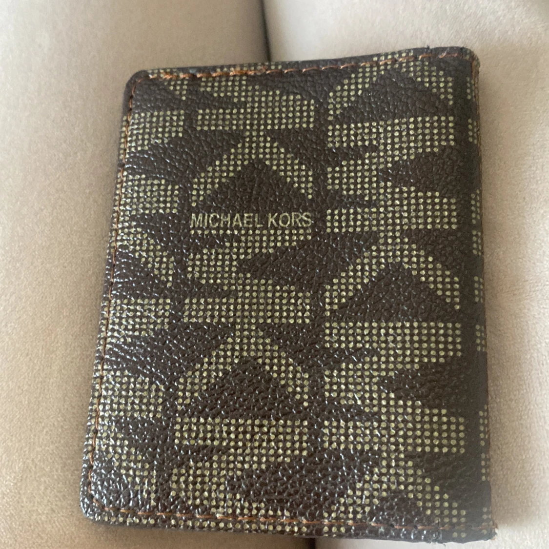 Orginal priset är 500kr men säljer den för 300kr