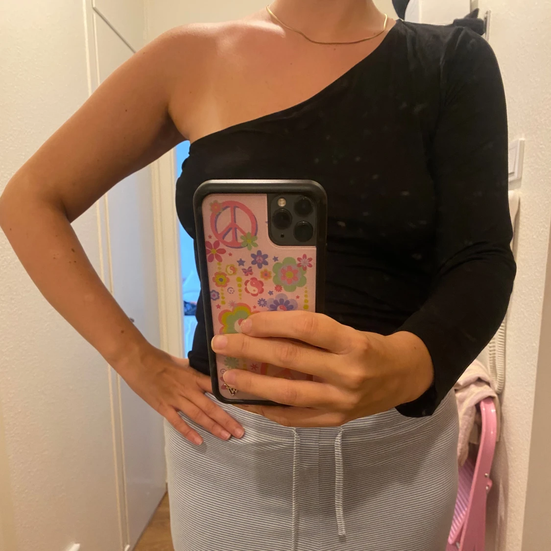 Off shoulder tröja med en arm - 91