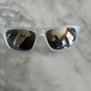 solglasögon nike cruiser - nypris ca 100 perfekt till båtåkning  pris diskuterbart 