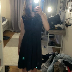 Klänning - Marinblå fint skick!