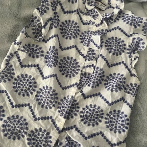Blus - Jätte fin sommar blus☀️🌊 köptes från Lindex förra året men hr inte kommit till användning