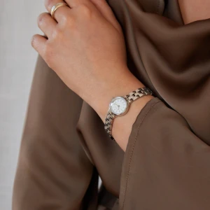 Tunn klocka från bovou  - Så fin klocka från bovou, Intressekoll, har defekter, skriv för mer bilder, extra länkar finns