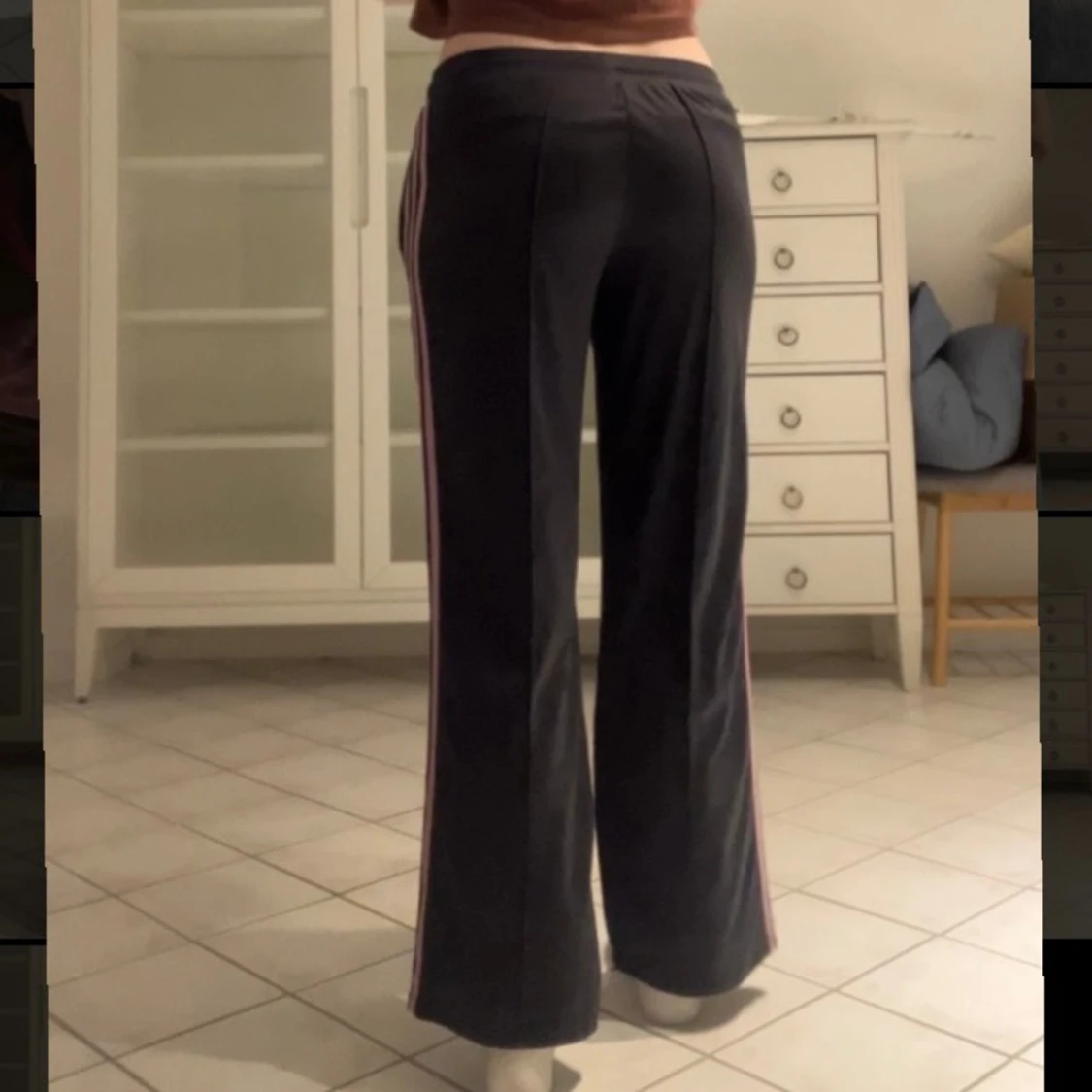 Adidasbyxor med rosa ränder  - 90