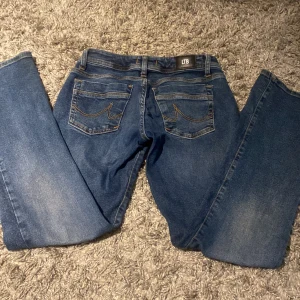 Ltb jeans  - Jättefina mörkblå ltb jeans i modellen Valeri💕inga defekter. Fråga om fler bilder 