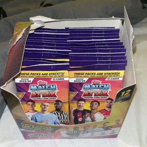 Fotbolls kort  - 25st fotbolls kort. Hela lådan 100kr 1st 5kr