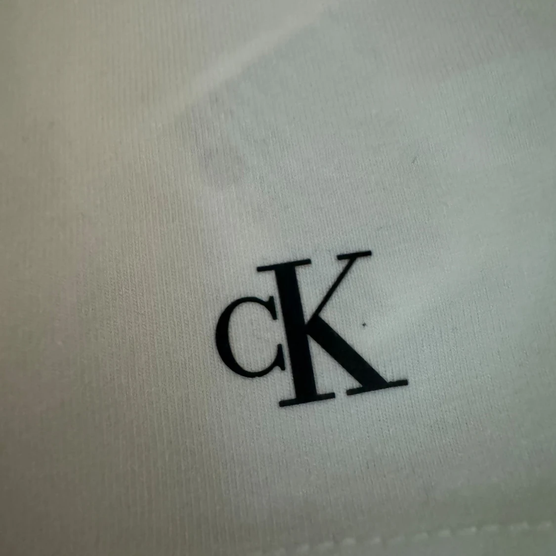 Ett mycket fint vitt Calvin Klein linne - 90