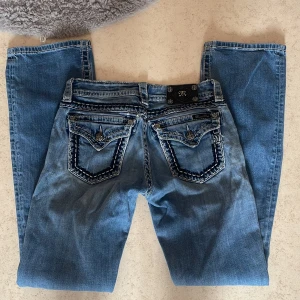 Miss me Jeans - Signature bootcut miss me jeans 27. Är 170 för referens å brukar ha 34/xs i jeans