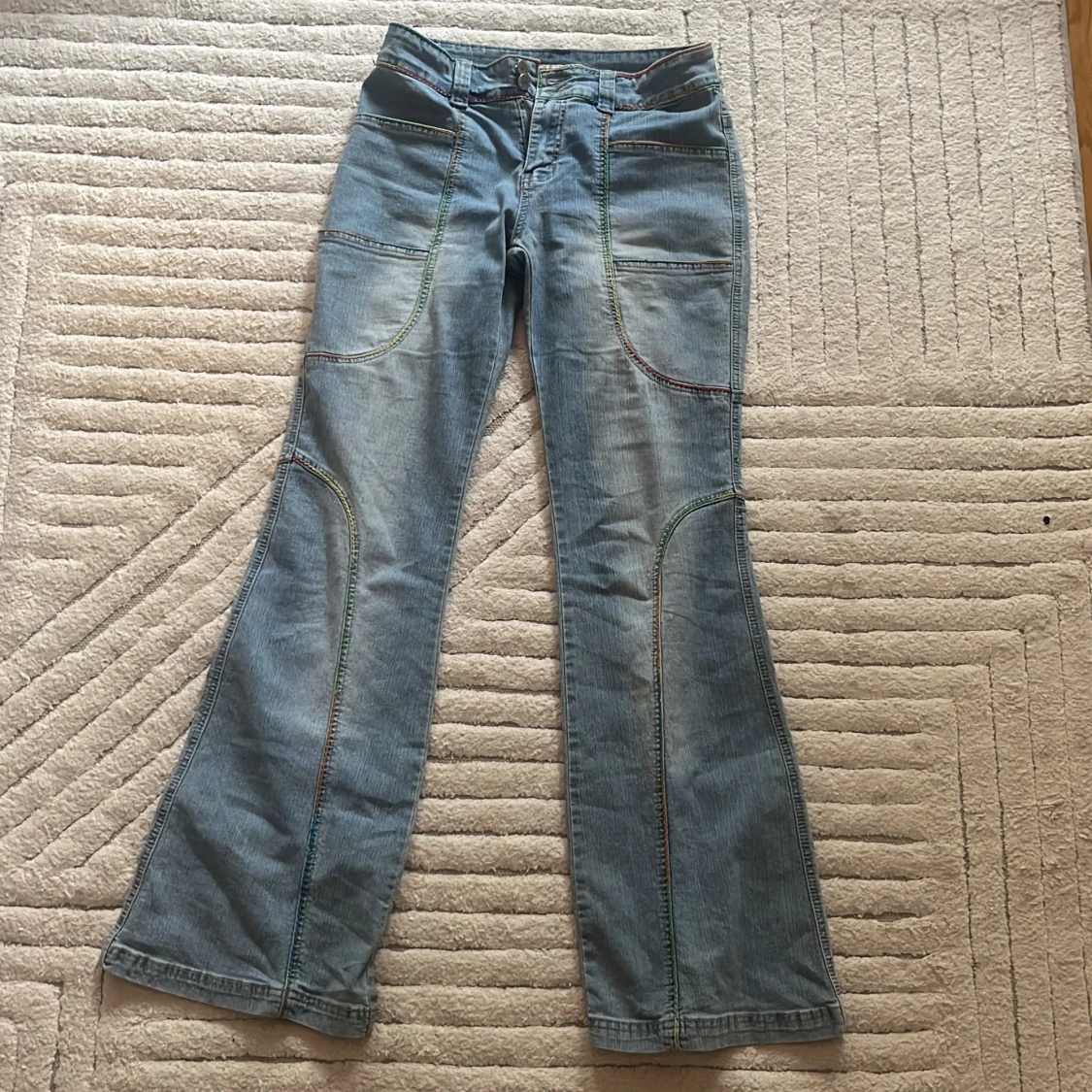 Jättecoola lågmidjade utsvängda jeans - 91