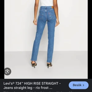 724 high rise straight - Snygga strechiga Levis jeans!  Nyskick, sparsamt använda. Nypris 1345 Pris kan diskuteras 🌸