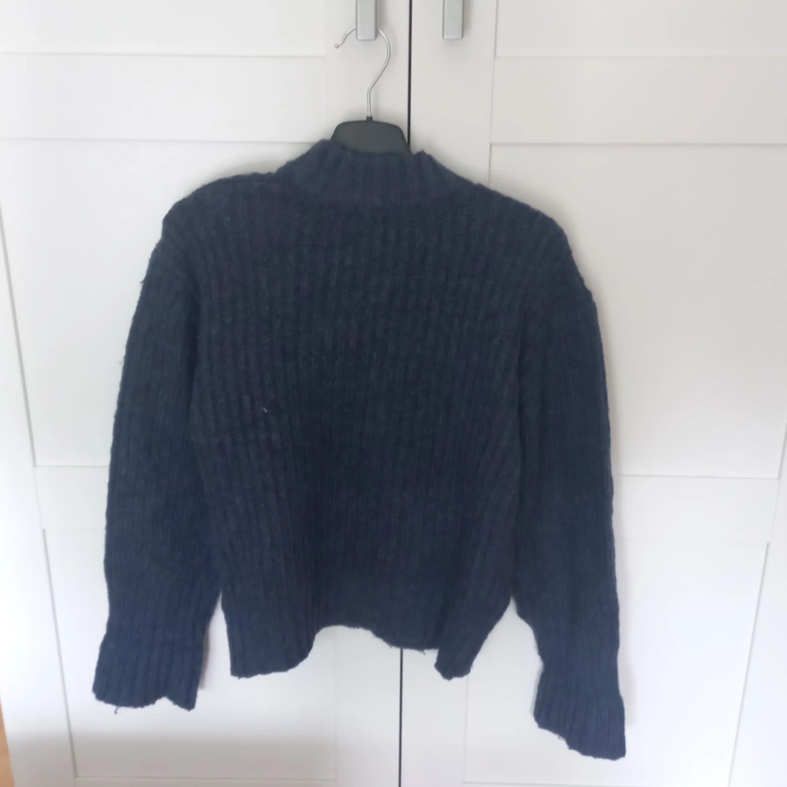 Mörkblå stickad tröja - 90