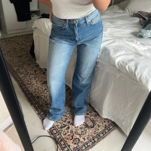 Jeans  - Oanvända jeans fårn Nakd 