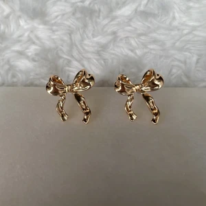 Rosett örhängen  - Såå fina i 14k guldplätering finns även i silver 