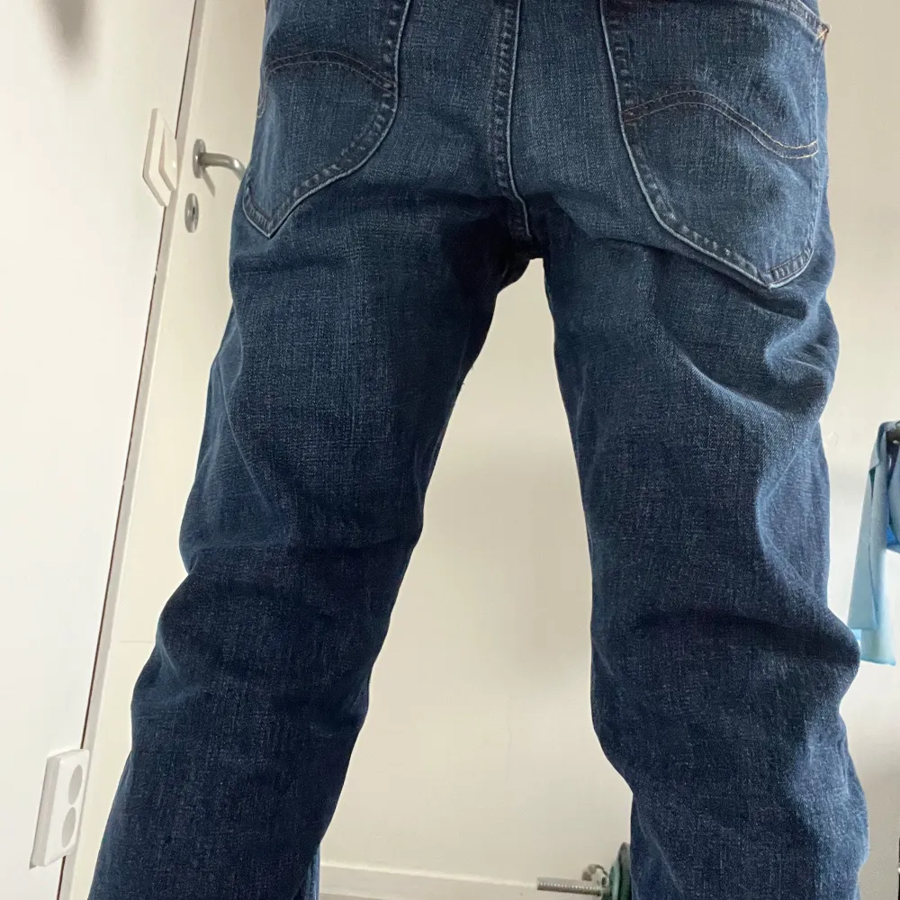 Hej säljer mina lee jeans skick 9/10 storlek 29/32. Jeans & Byxor.