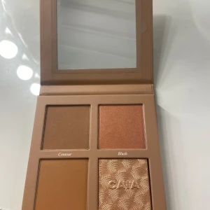 Oanvänd Caia palett  - Säljer en helt oanvänd Caia palett då jag råkade köpa två stycken. Det är classy paletten!