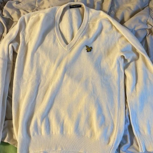 lyle scott passar till mig har st S fast den är L - ny