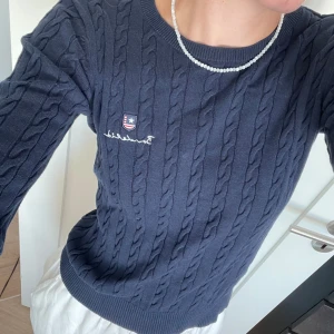 Bondelid tröja - Mörk blå bondelid tröja, passar till allt.