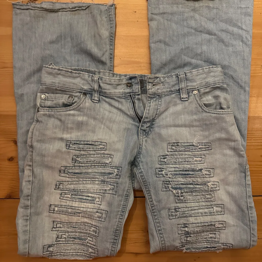 Jättefina jeans som tyvärr inte passar längre!❤️. Jeans & Byxor.