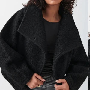 Kappa - Säljer denna jackan då jag har tröttnat på den och vill ha en ny till hösten! Har använts ett få antal ggr! 