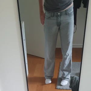 Low waist straight jeans  - Storlek 36, har använt granska många gånger. Har haft i typ 1-2år💕