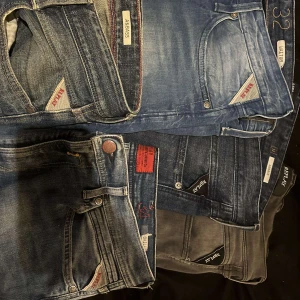 Replay jeans - Tjena säljer 5 olika par Replay jeans, alla 5 är i riktigt bra skick, 500kr st eller 2300kr för alla🙌🏻