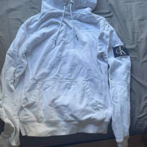 calvin klein hoodie använd några gånger inga skador eller något, dm för pris.