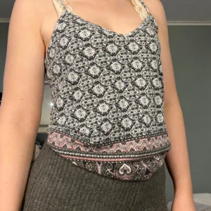 Linne från Bik Bok - Skönaste linnet ifrån bikbok, storlek S. Använt men bra skick fortfarande. 🥰🥰
