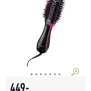 Varmluftsborste  - En revlon varmluftsborste inte använd många gånger alls, tycker inte den fungerar bra på mitt hår så den har bara blivit legande. Helt felfri annars. Skriv gärna för fler frågor osv.🤍  Nypris: 449kr  Mitt pris: 380kr    SKRIV INNAN NI KÖPER  