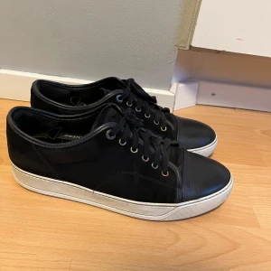 Lanvins  - Jag säljer mina lanvins för de kommer inte till användning. Skick 8/10 Skriv vid funderingar kring skorna  sko stolek 43