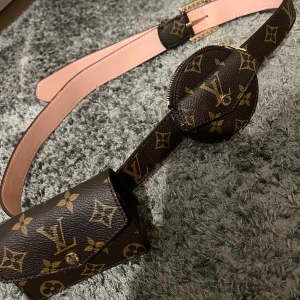 Bälte  - Jätte fint bälte, aldrig använt. 