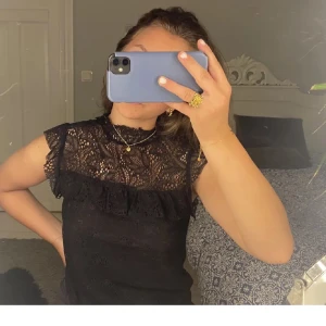 Volang blus - Lånad bild från gamla ägaren, säljer denna då den aldrig används, super fin och passar till nästan allt💘