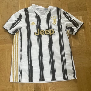 Juventus tröja 20/21 - Använd men med mycket liv kvar. Äkta köp från adidas 2021