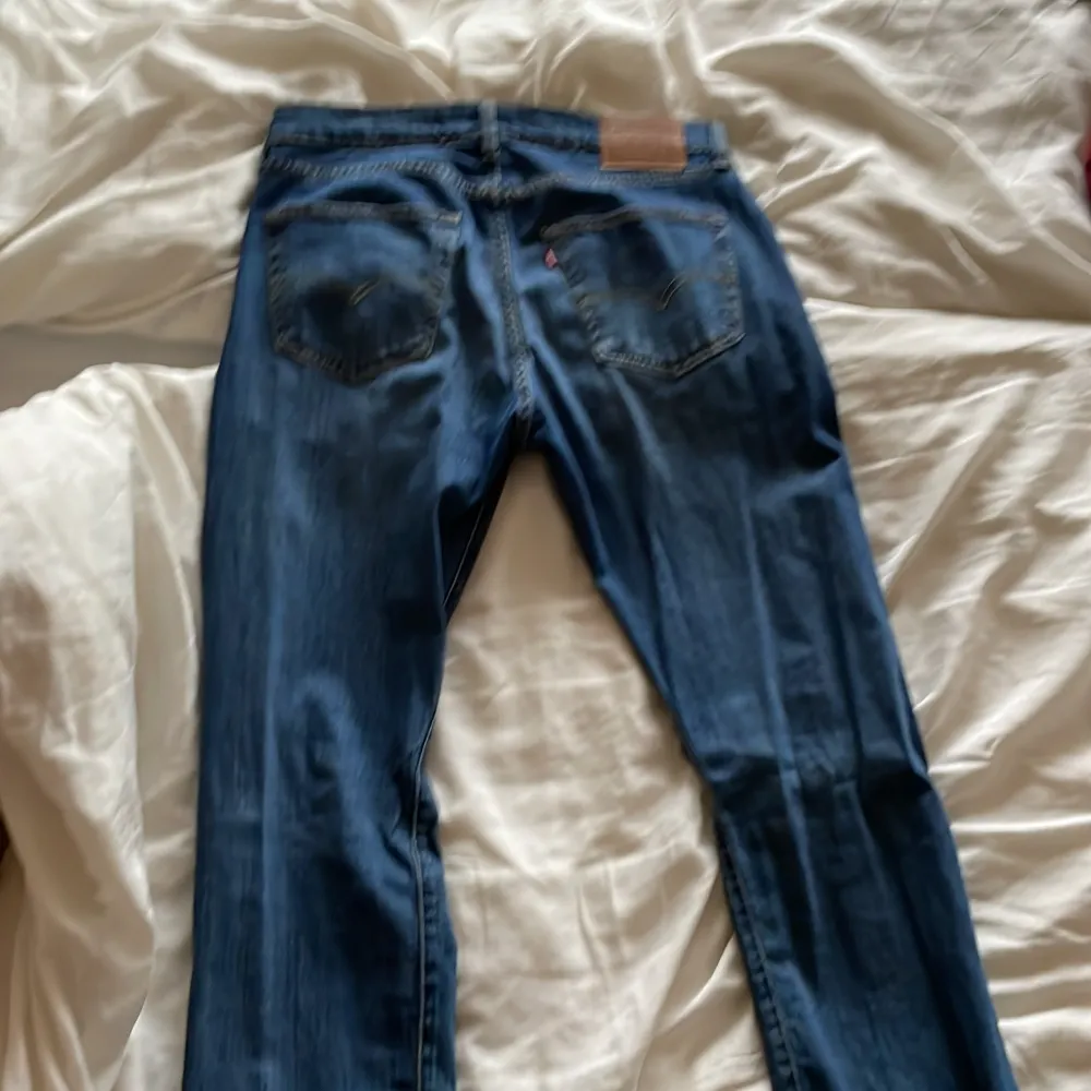 Detta är mina Jack and Jones jeans som jag inte längre använder, skick 7/10 . Jeans & Byxor.