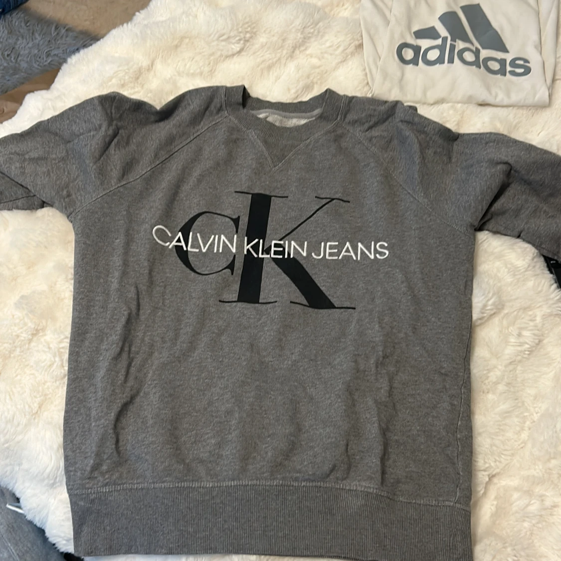 Calvin Klein sweater - 90