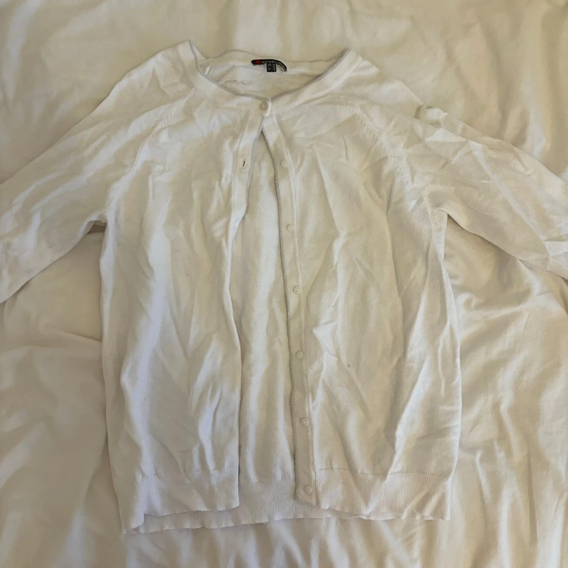 Vit trekvartärms kofta