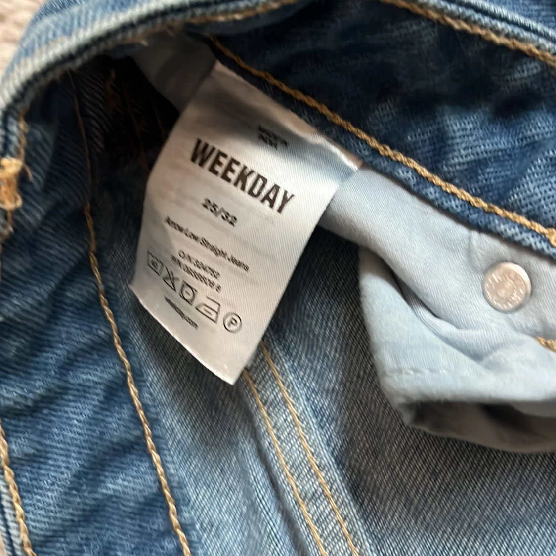 Mörk blåa weekday jeans - 92