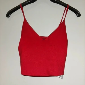 Topp - Aldrig använd. Stl M