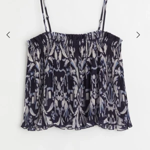 Linne från h&m - Jättefint linne från H&M, säljer pga att den intr kommer till användning. Pris kan diskuteras💕