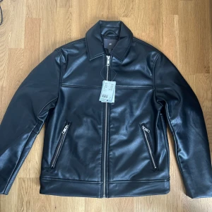 H&m helt nytt herr jacka - Köpte för 800kr och nu säljer för 650kr och det är oanvänd