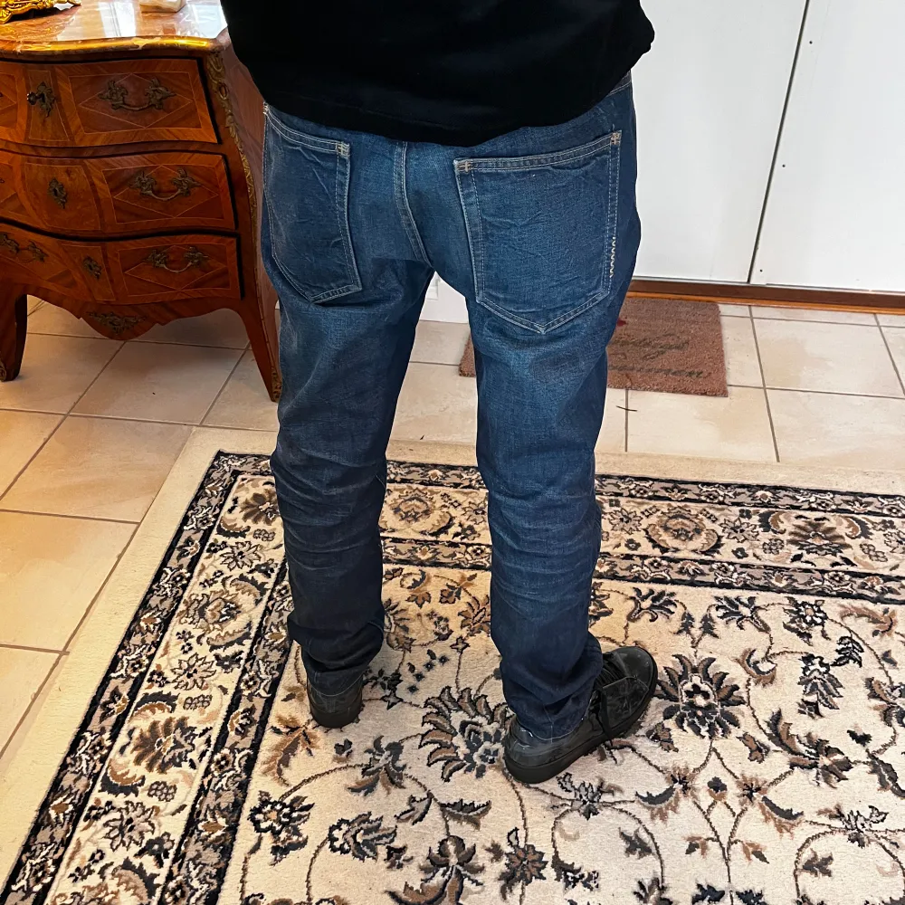 Riktigt rare byxor snygg passform. 👖 Riktigt fet fade. Kommer inte hitta fetar byxor än på min sida🤷🏻‍♂️💶 . Jeans & Byxor.