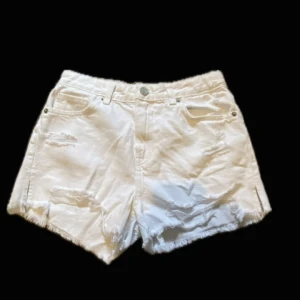 Jeansshorts  - Superfina Jeansshorts! Aldrig använda❤️ skriv privat för fler bilder! 