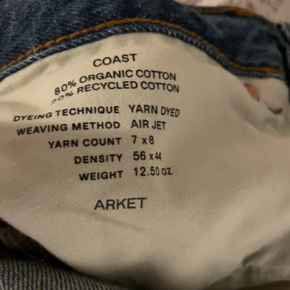 Hej säljer dessa arket jeans som aldrig är använda och är i utmärkt skick. Jag vet inte storleken på dem men dem passar om du är runt 187cm. Om ni har frågor eller vill diskutera pris så är det bara att skriva!. Jeans & Byxor.