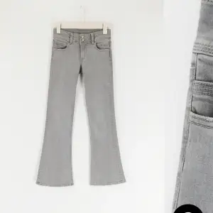 Gråa low waist jeans från Gina Young, knappt använda och i bra skick. Säljer pga ingen användning av dom, storlek 164 men ganska stretchiga i materialet. 