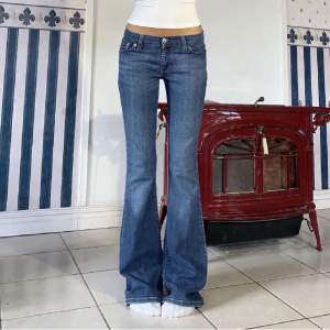 Lågmidjade jeans köpta från Tina Adesjö här på plick, bilderna är lånade av henne. Säljer för de är lite för små för mig ❤️