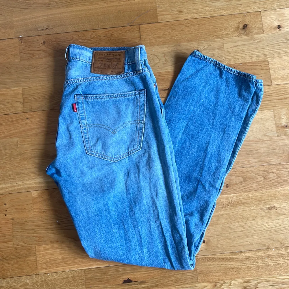 Super fina Levis jeans midrise. Nyskick❤️. Jeans & Byxor.