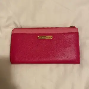 En oanvänd Victoria’s secret plånbok! 
