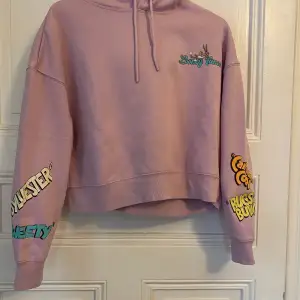 Supersnygg cropped hoodie från Primark💕 kom i ett sett med byxor som jag också säljer💗