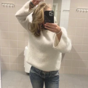 Stickad tröja  - Är lite osäker på om jag vill sälja denna. Säljer vid bra bud. Byter gärna mot annan stickad tröja 