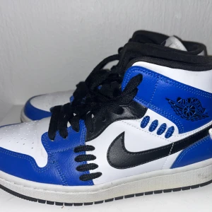 Air Jordan 1 Mid Sisterhood - Pris går absolut o diskutera!   Storlek: 39 Orginal pris: 2 500kr  Bra men använda! 